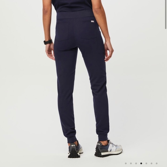FIGS Zamora Joggers - Picture 2 of 3